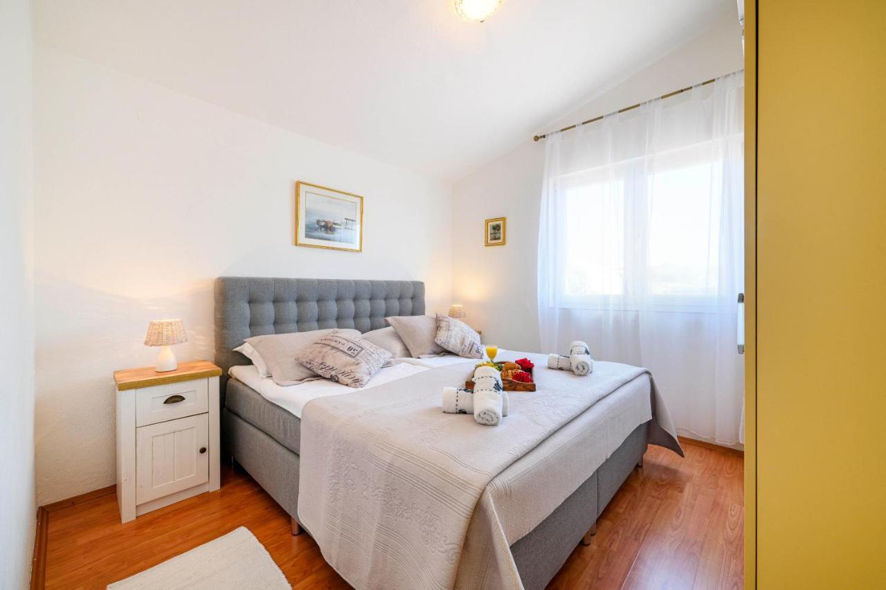 Apartment Busac Zaboric Buitenkant foto