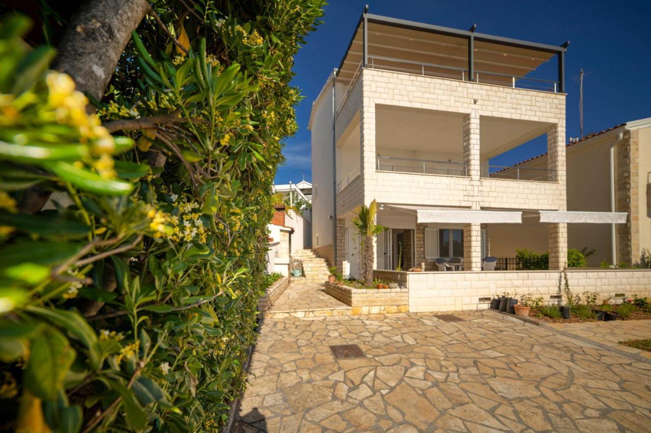 Apartment Busac Zaboric Buitenkant foto