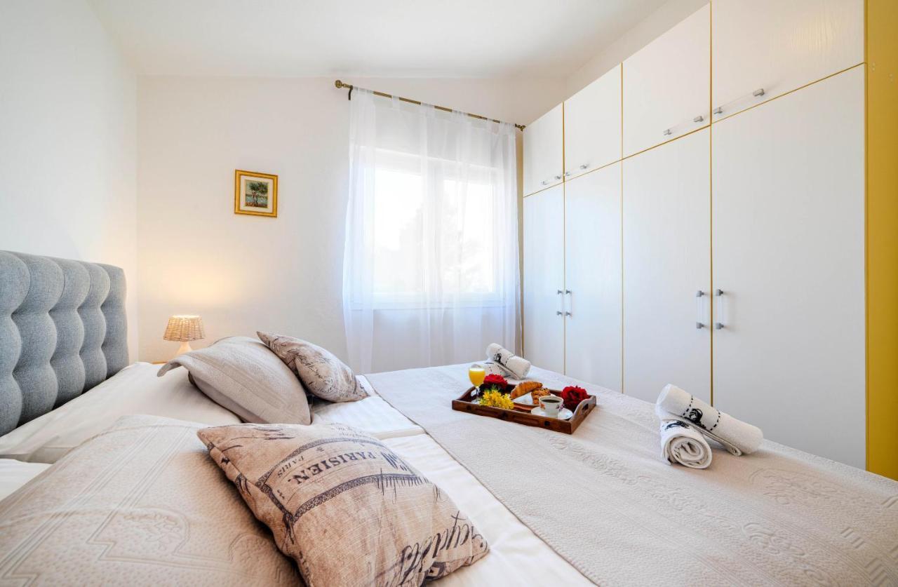 Apartment Busac Zaboric Buitenkant foto