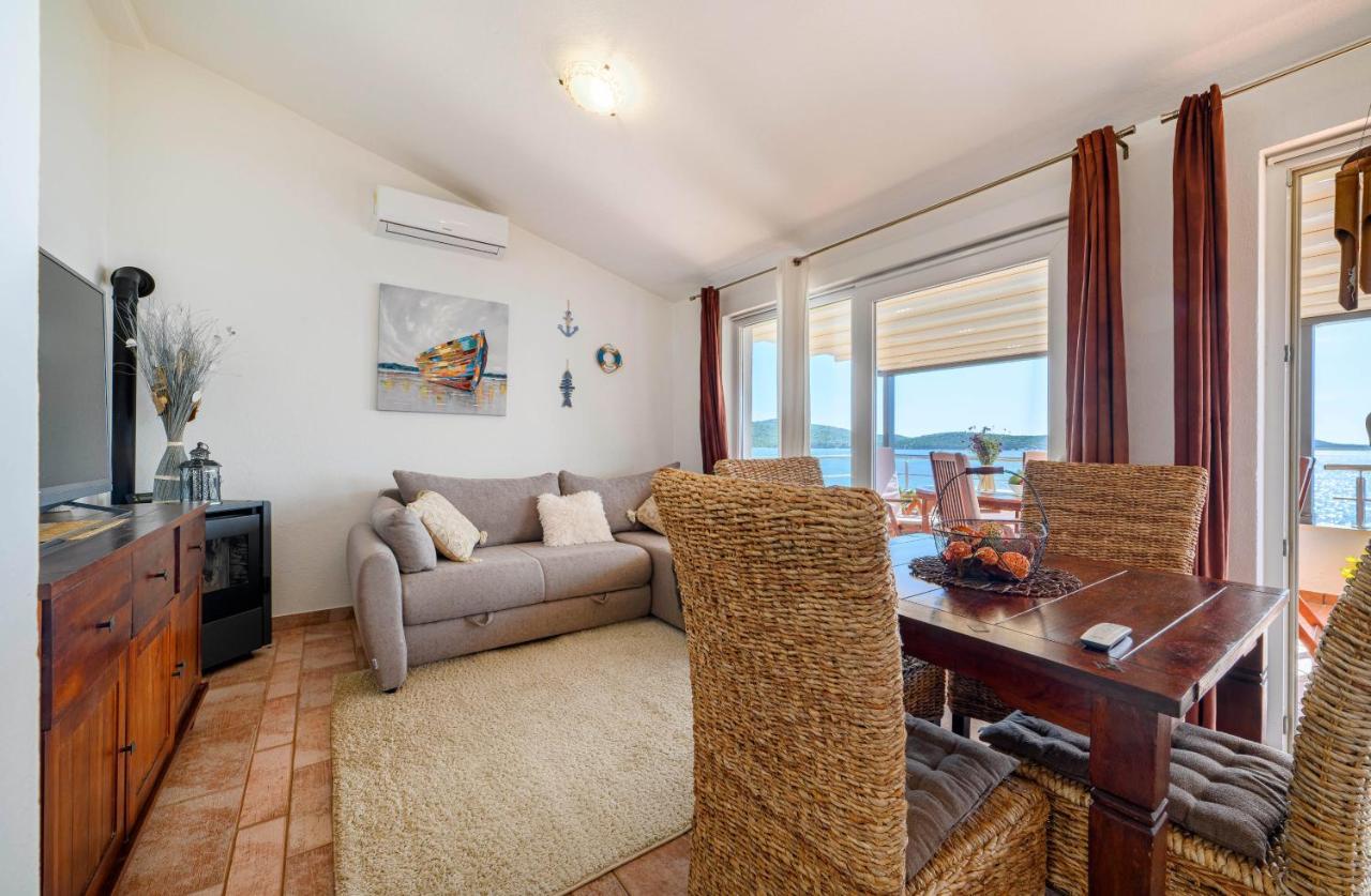 Apartment Busac Zaboric Buitenkant foto